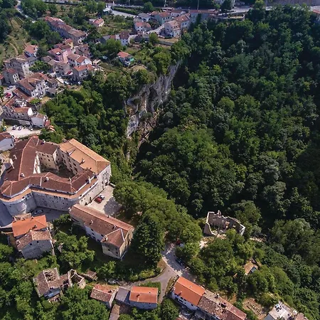 Dom wakacyjny In Pazin With Outdoor Swimming Pool Brajkovici (Pazin)