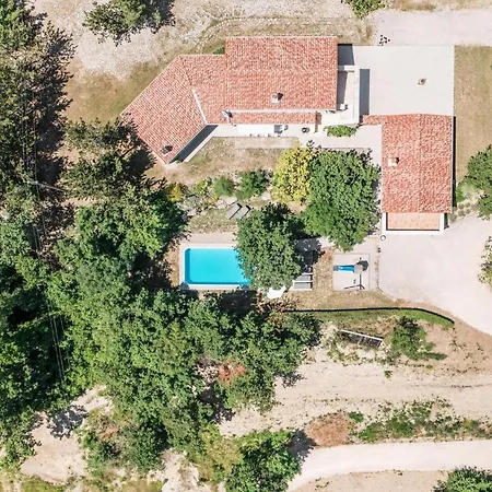 In Pazin With Outdoor Swimming Pool Holiday home *