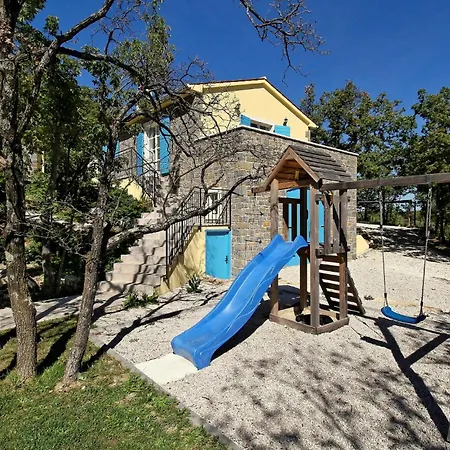別荘 In Pazin With Outdoor Swimming Pool