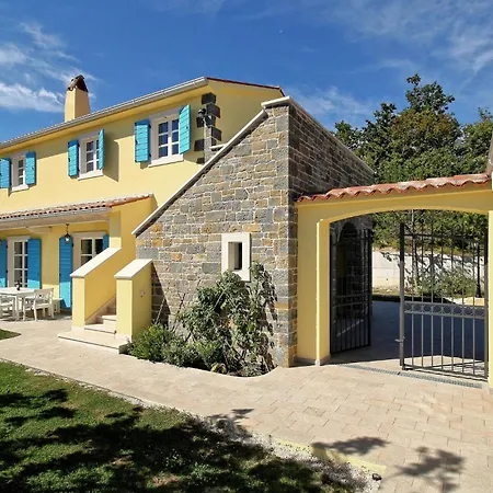 In Pazin With Outdoor Swimming Pool Holiday home Brajkovici (Pazin)