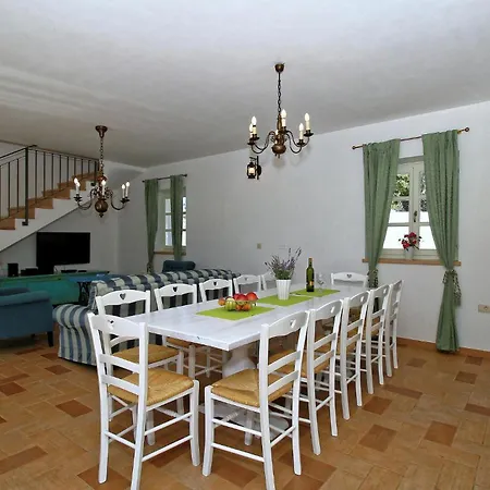 In Pazin With Outdoor Swimming Pool Holiday home *