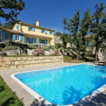 In Pazin With Outdoor Swimming Pool Holiday home *