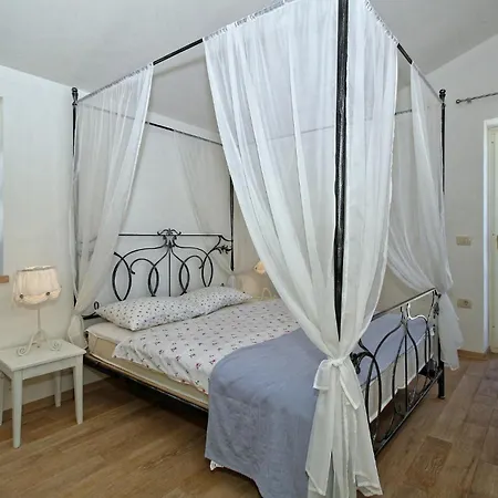 In Pazin With Outdoor Swimming Pool Holiday home Brajkovici (Pazin)