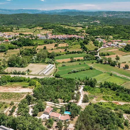 6 Bedroom Cozy In Pazin Vakantiehuis *