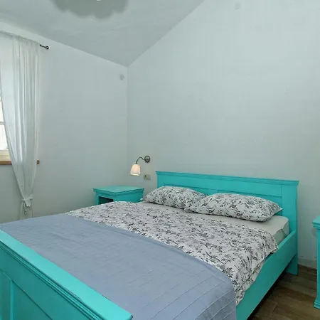 6 Bedroom Cozy In Pazin *