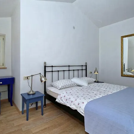 6 Bedroom Cozy In Pazin Pazin